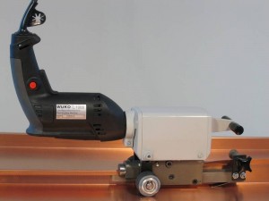 профилирующая машинка WUKO 1008 электромеханическое устройство для подготовки листов с отбортовкой под закрытие в двойной стоячий фальц
